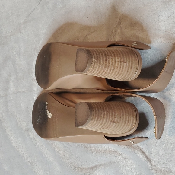 Le Chateau Wedges Open Toe Size 8 Snap Button Closure - Picture 7 of 8